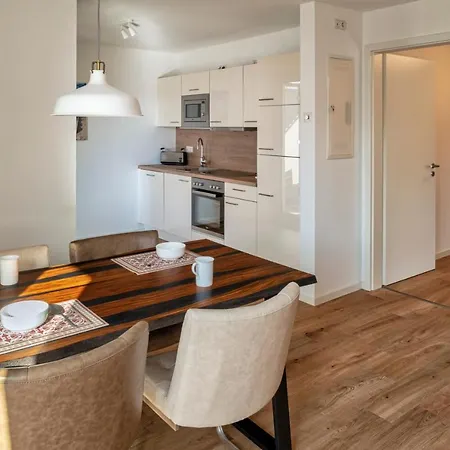 Strandland Apartment *